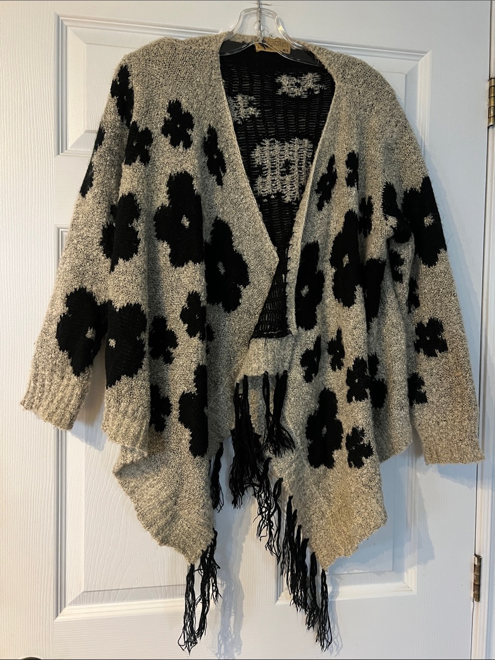Open-Front Floral Fringe Cardigan Sweater - Black on Gray
